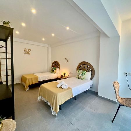 Malagueta Beach II & Private Terrace By Ele Apartments マラガ エクステリア 写真
